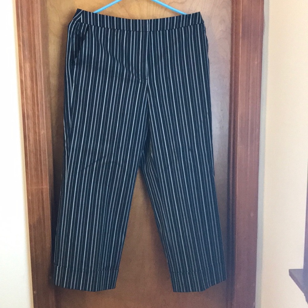 New York & Company Black Ankle-Length Cropped Pants